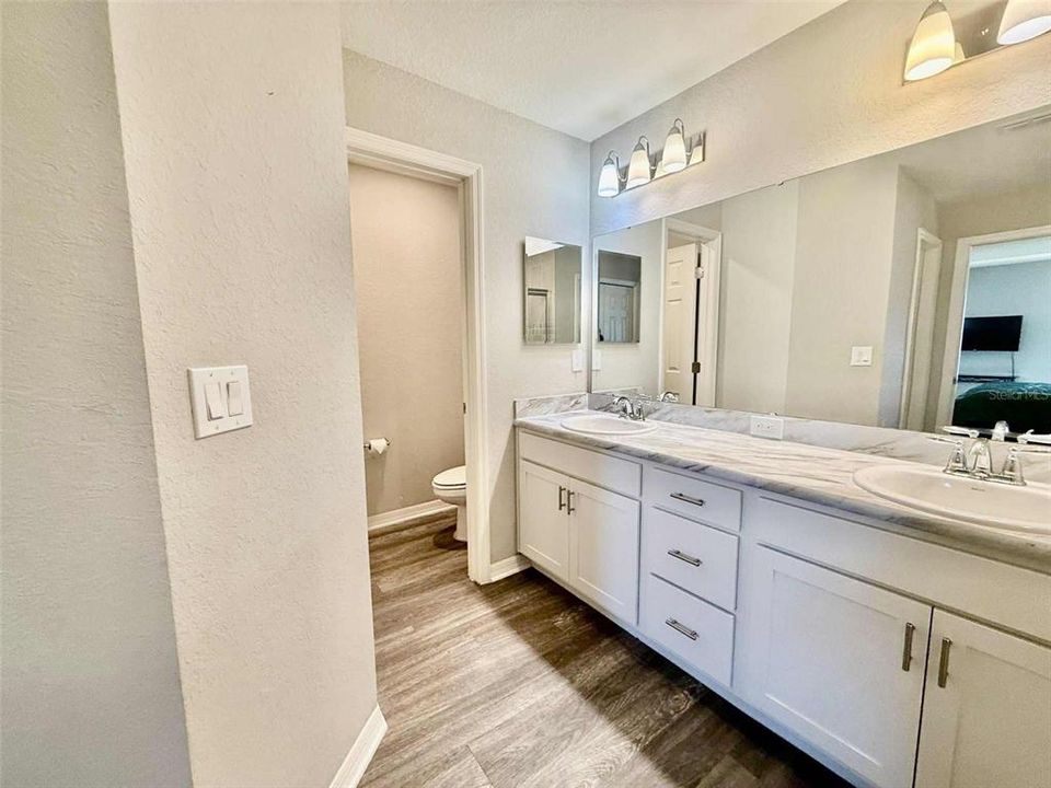 For Sale: $319,900 (3 beds, 2 baths, 2035 Square Feet)