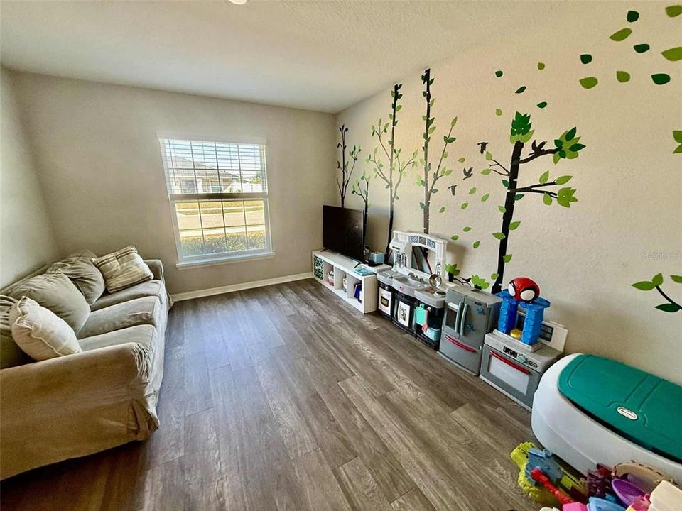 For Sale: $319,900 (3 beds, 2 baths, 2035 Square Feet)