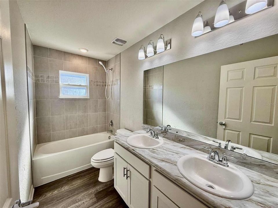 For Sale: $319,900 (3 beds, 2 baths, 2035 Square Feet)