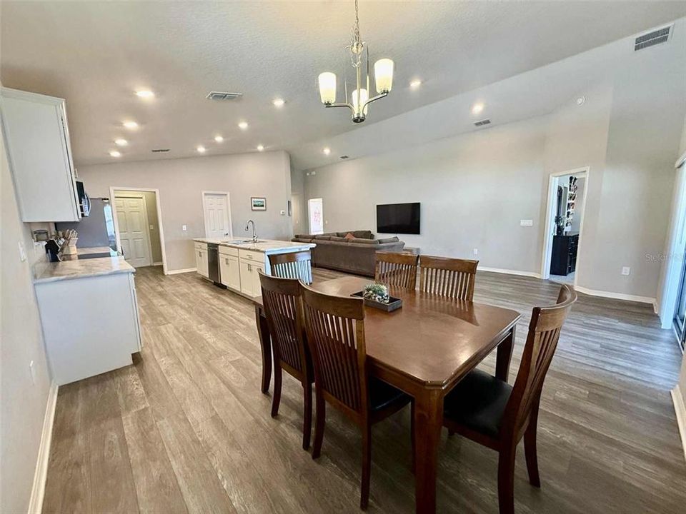 For Sale: $319,900 (3 beds, 2 baths, 2035 Square Feet)