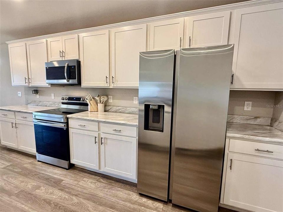 For Sale: $319,900 (3 beds, 2 baths, 2035 Square Feet)