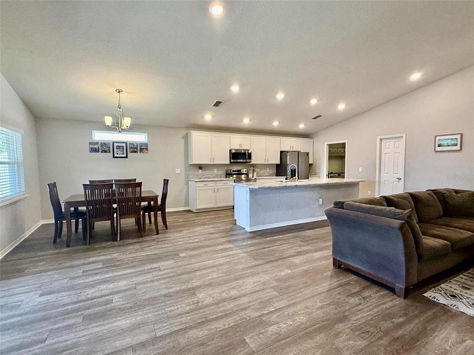 For Sale: $319,900 (3 beds, 2 baths, 2035 Square Feet)