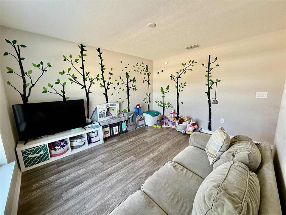 For Sale: $319,900 (3 beds, 2 baths, 2035 Square Feet)