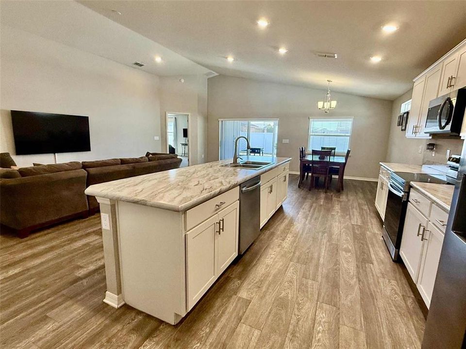 For Sale: $319,900 (3 beds, 2 baths, 2035 Square Feet)