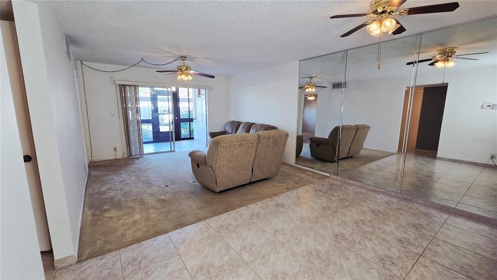 На продажу: $129,888 (2 спален, 1 ванн, 840 Квадратных фут)