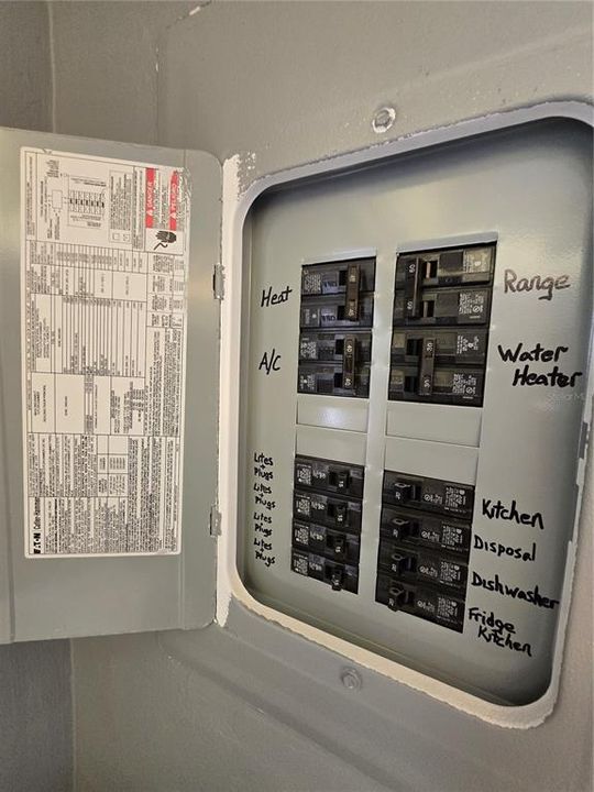 На продажу: $129,888 (2 спален, 1 ванн, 840 Квадратных фут)