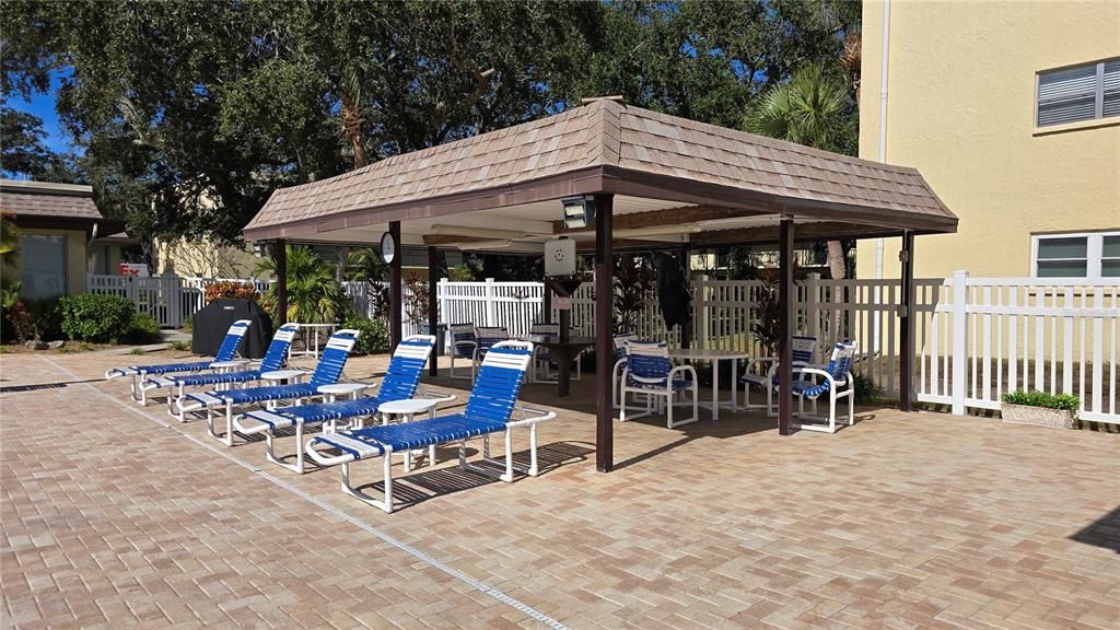 На продажу: $129,888 (2 спален, 1 ванн, 840 Квадратных фут)