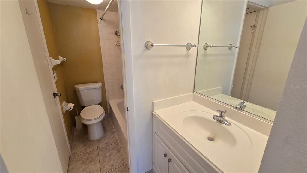 На продажу: $129,888 (2 спален, 1 ванн, 840 Квадратных фут)