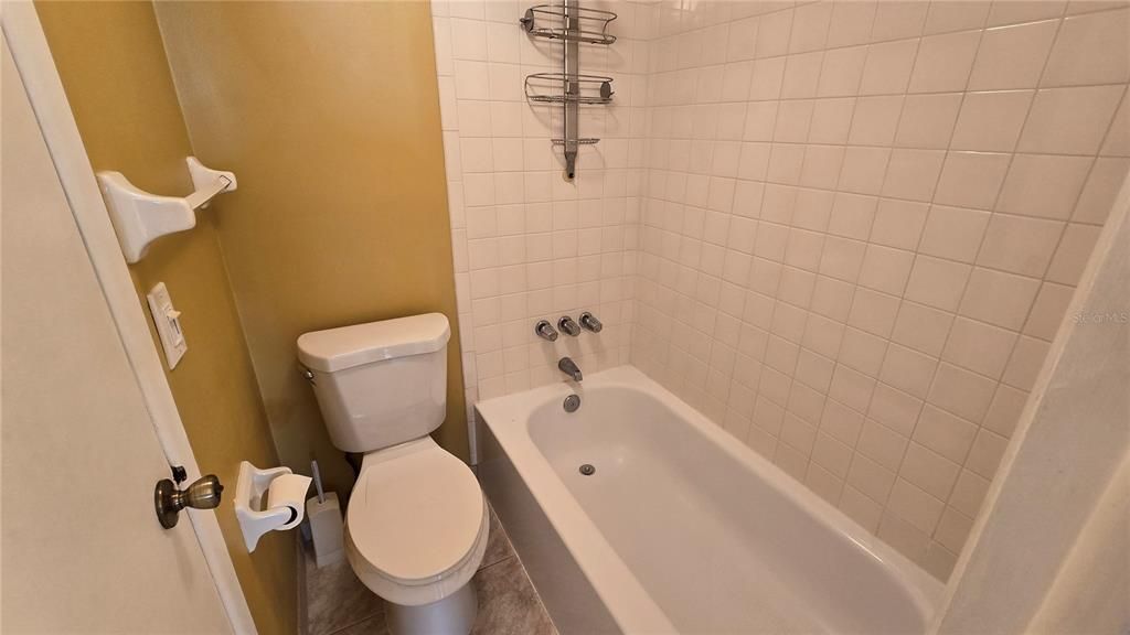 На продажу: $129,888 (2 спален, 1 ванн, 840 Квадратных фут)