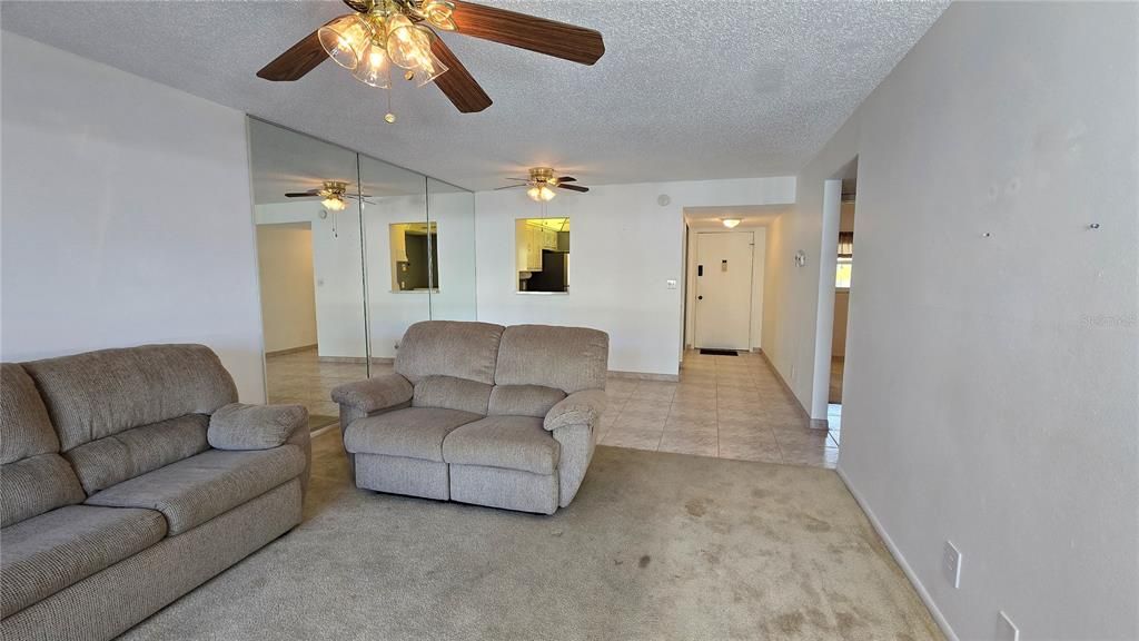 На продажу: $129,888 (2 спален, 1 ванн, 840 Квадратных фут)