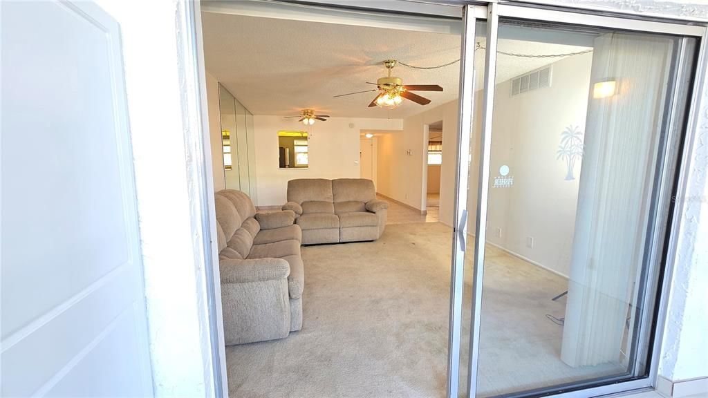 На продажу: $129,888 (2 спален, 1 ванн, 840 Квадратных фут)