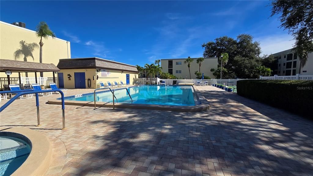 На продажу: $129,888 (2 спален, 1 ванн, 840 Квадратных фут)