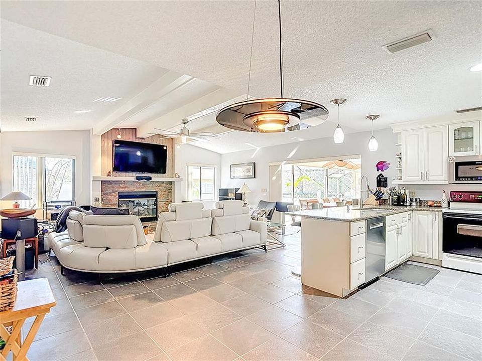 Active With Contract: $599,000 (4 beds, 3 baths, 2412 Square Feet)