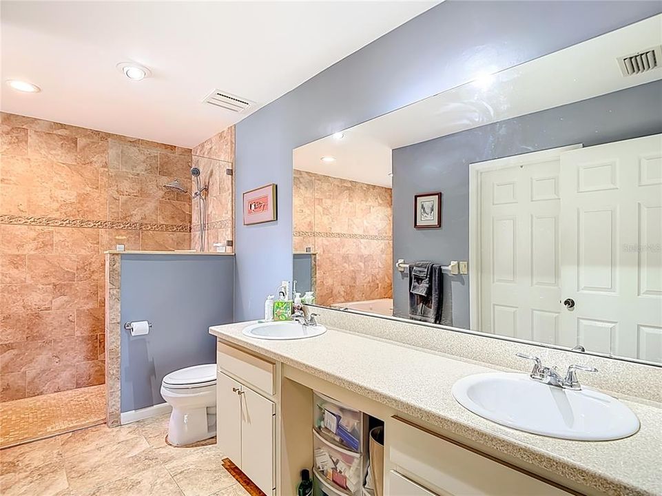 Active With Contract: $599,000 (4 beds, 3 baths, 2412 Square Feet)