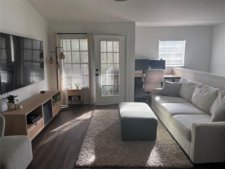 For Rent: $1,800 (1 beds, 1 baths, 752 Square Feet)