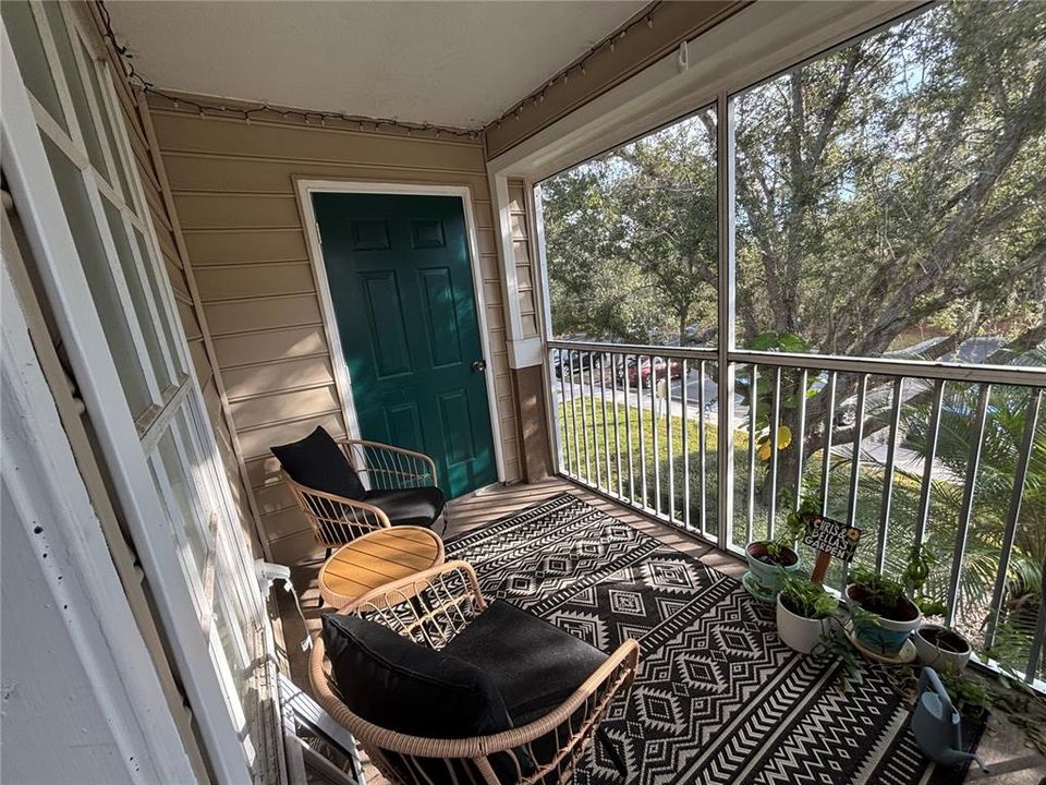 For Rent: $1,800 (1 beds, 1 baths, 752 Square Feet)