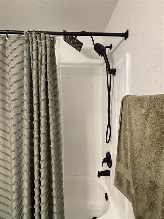 For Rent: $1,800 (1 beds, 1 baths, 752 Square Feet)