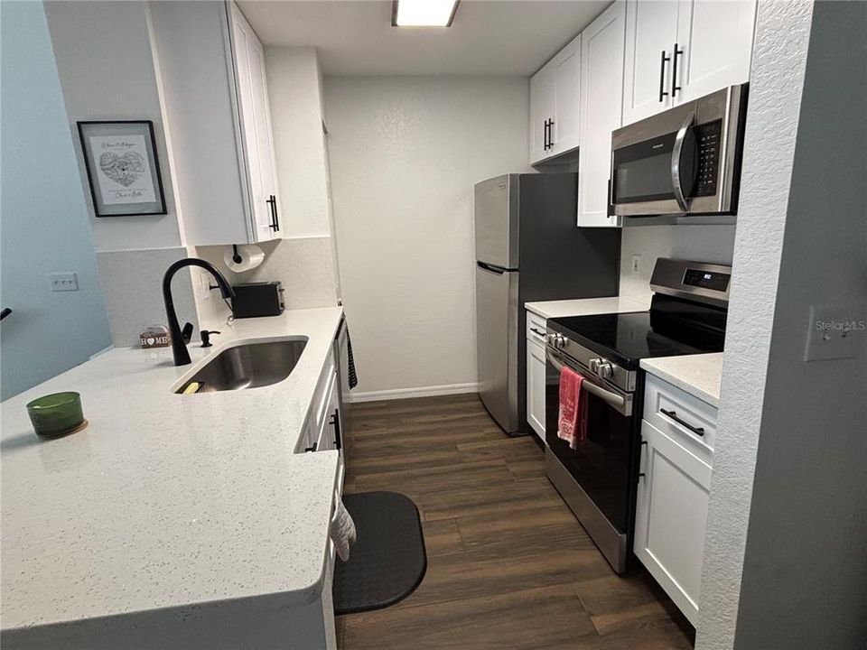 For Rent: $1,800 (1 beds, 1 baths, 752 Square Feet)