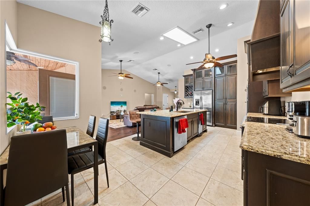 待售: $799,900 (4 贝兹, 2 浴室, 2380 平方英尺)