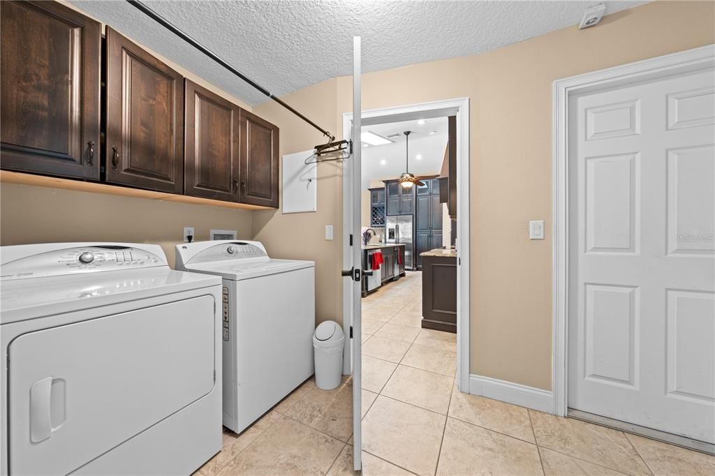 待售: $799,900 (4 贝兹, 2 浴室, 2380 平方英尺)