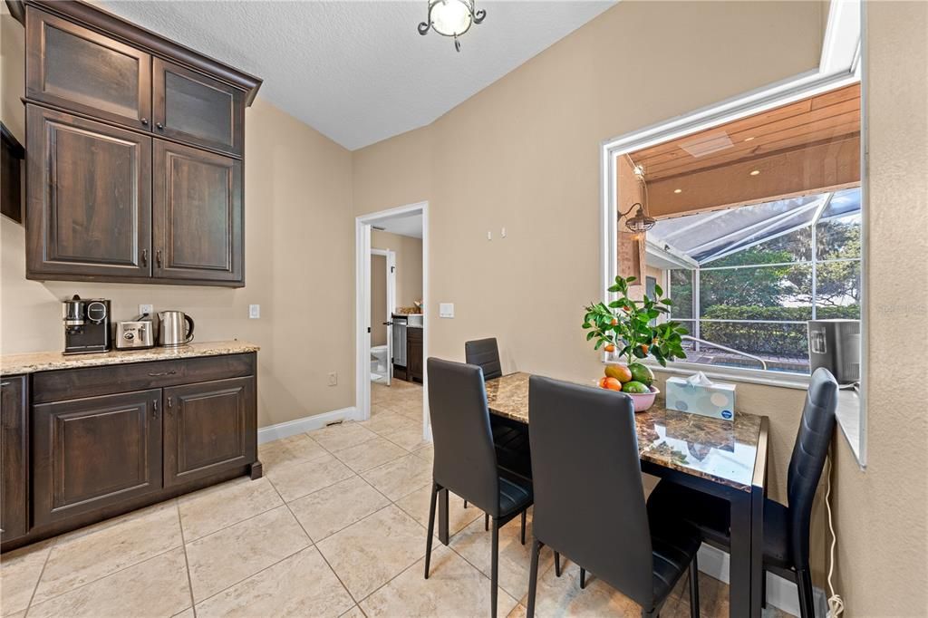 待售: $799,900 (4 贝兹, 2 浴室, 2380 平方英尺)