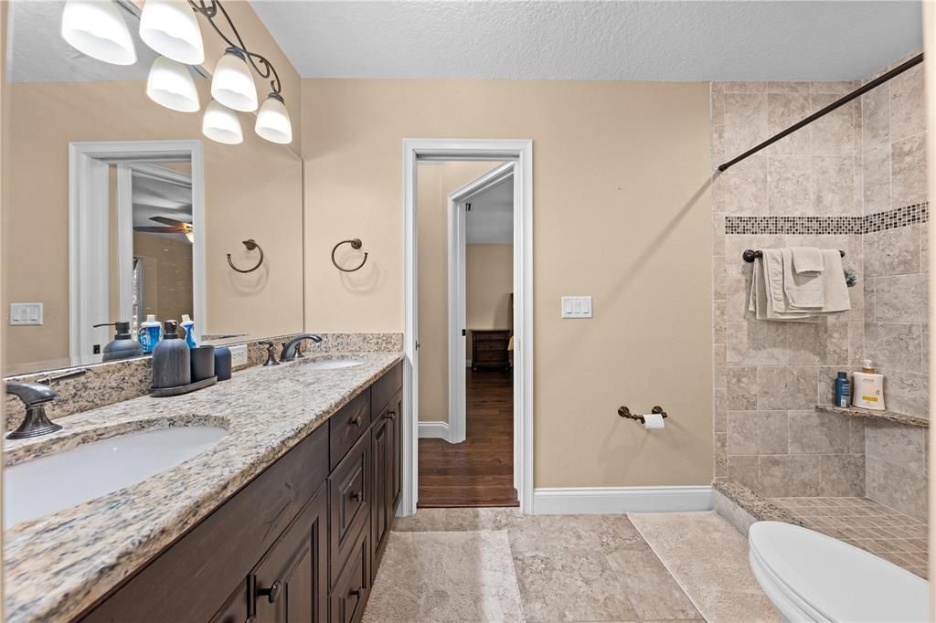 待售: $799,900 (4 贝兹, 2 浴室, 2380 平方英尺)