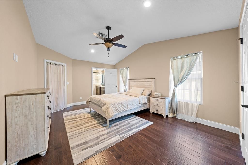 待售: $799,900 (4 贝兹, 2 浴室, 2380 平方英尺)