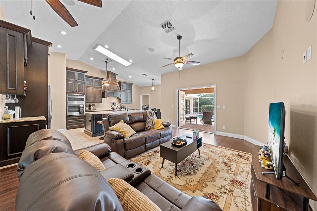 待售: $799,900 (4 贝兹, 2 浴室, 2380 平方英尺)