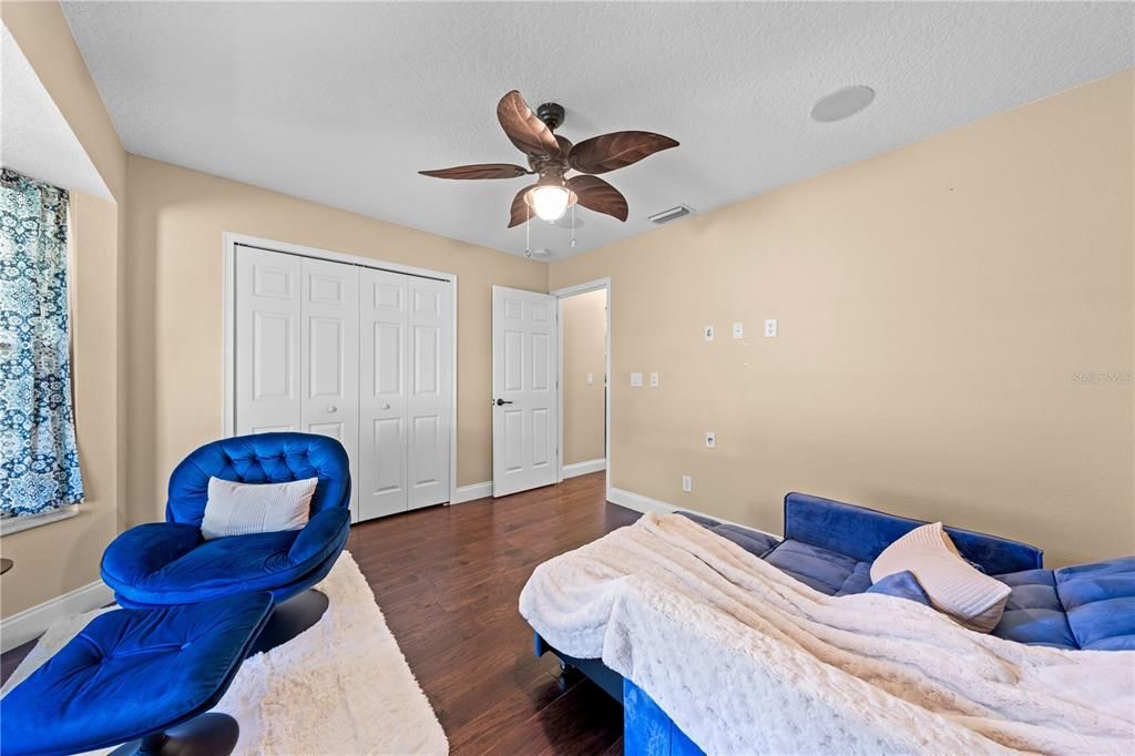 待售: $799,900 (4 贝兹, 2 浴室, 2380 平方英尺)