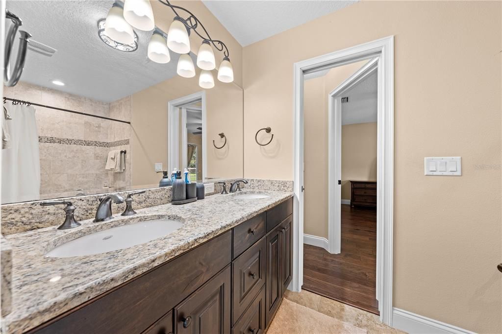 待售: $799,900 (4 贝兹, 2 浴室, 2380 平方英尺)