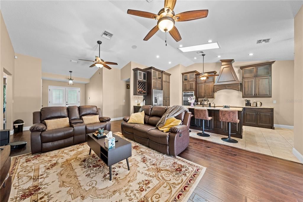 待售: $799,900 (4 贝兹, 2 浴室, 2380 平方英尺)