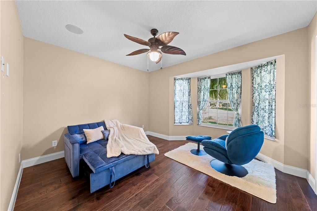 待售: $799,900 (4 贝兹, 2 浴室, 2380 平方英尺)