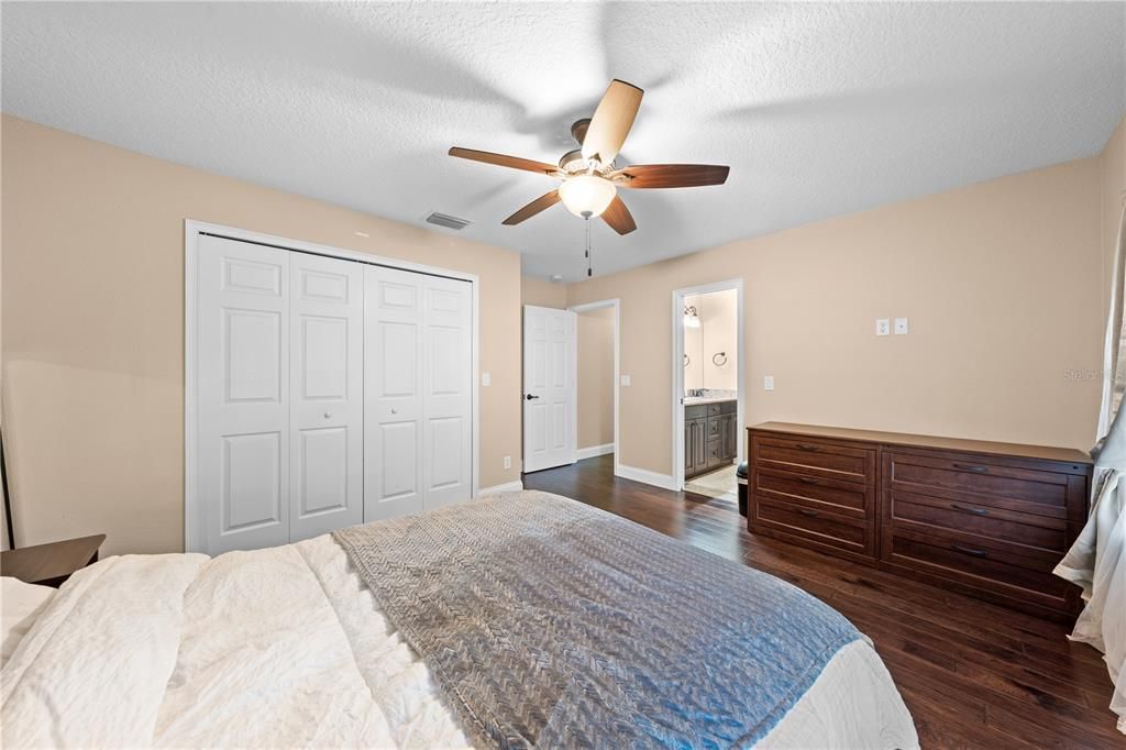 待售: $799,900 (4 贝兹, 2 浴室, 2380 平方英尺)