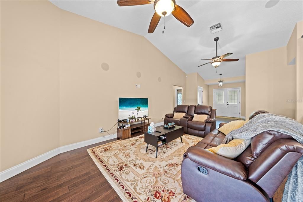 待售: $799,900 (4 贝兹, 2 浴室, 2380 平方英尺)