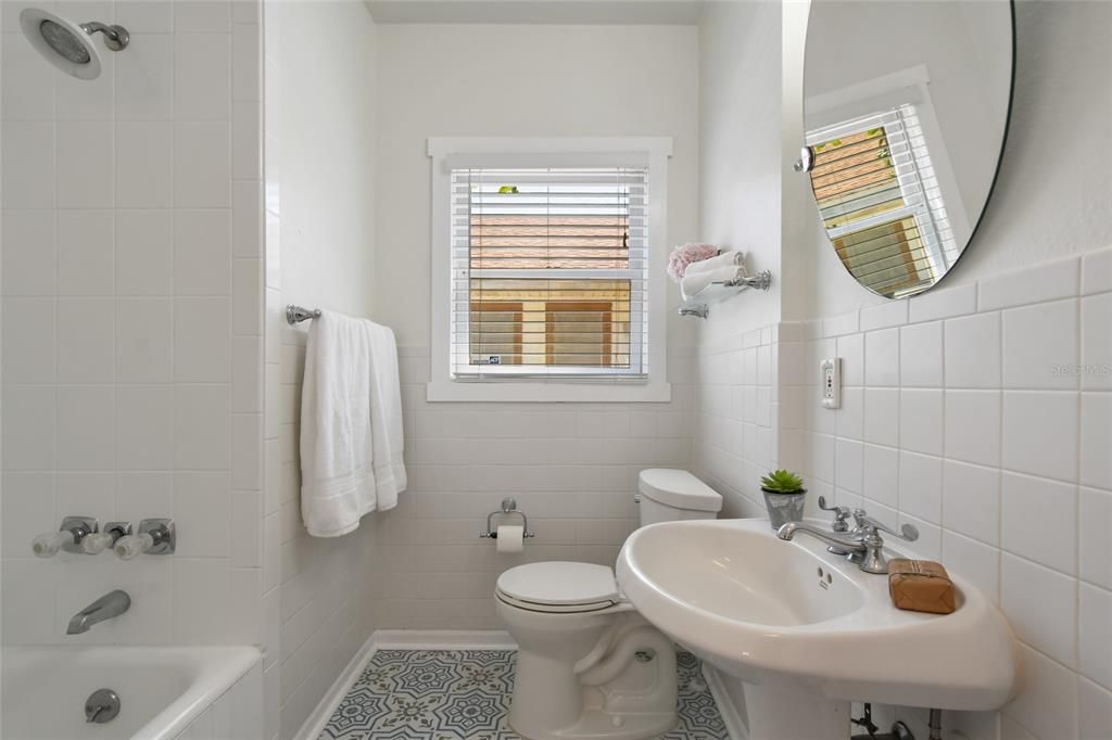 For Sale: $685,000 (3 beds, 2 baths, 1938 Square Feet)