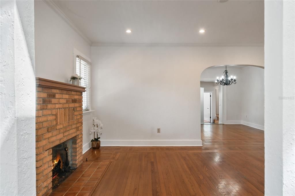 For Sale: $685,000 (3 beds, 2 baths, 1938 Square Feet)