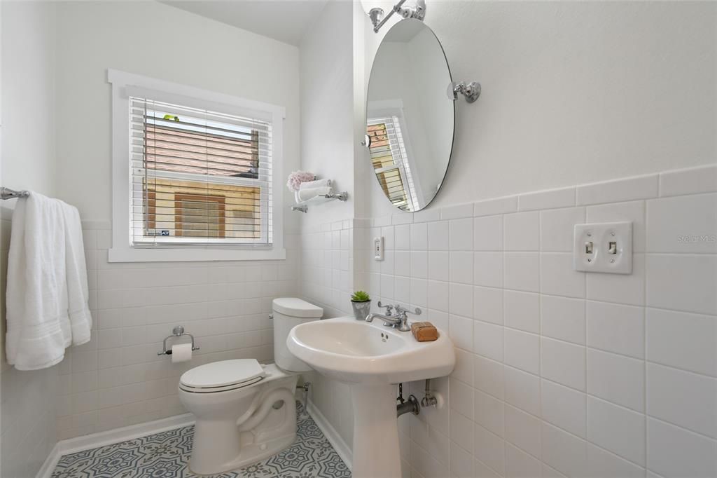 For Sale: $685,000 (3 beds, 2 baths, 1938 Square Feet)