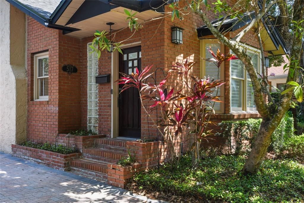 For Sale: $685,000 (3 beds, 2 baths, 1938 Square Feet)