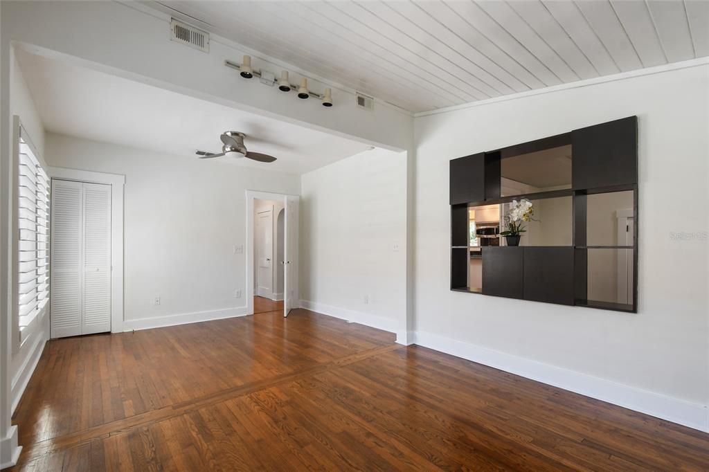 For Sale: $685,000 (3 beds, 2 baths, 1938 Square Feet)