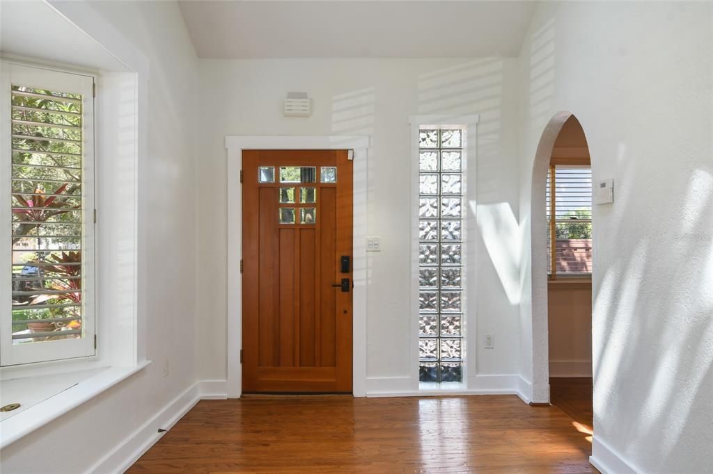 For Sale: $685,000 (3 beds, 2 baths, 1938 Square Feet)