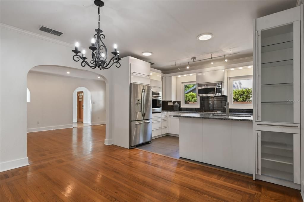 For Sale: $685,000 (3 beds, 2 baths, 1938 Square Feet)