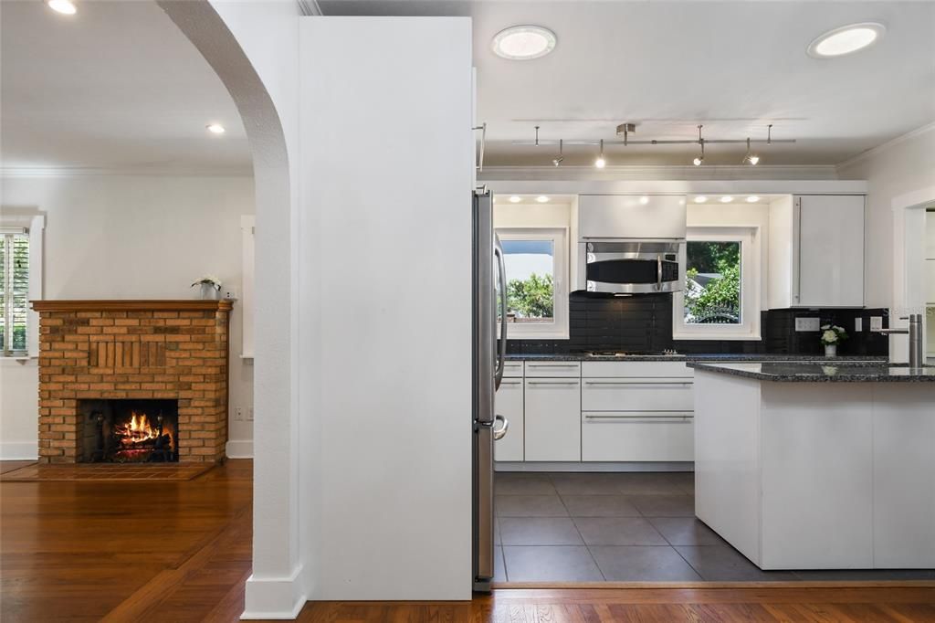 For Sale: $685,000 (3 beds, 2 baths, 1938 Square Feet)