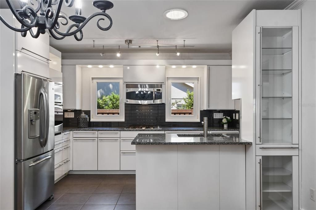 For Sale: $685,000 (3 beds, 2 baths, 1938 Square Feet)