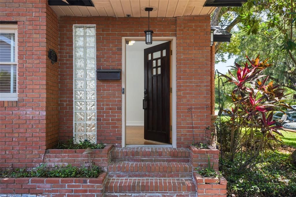 For Sale: $685,000 (3 beds, 2 baths, 1938 Square Feet)