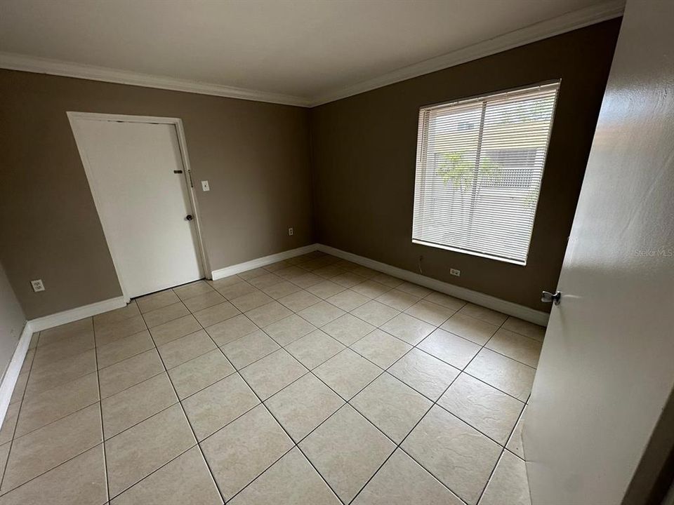 待售: $105,000 (1 贝兹, 1 浴室, 650 平方英尺)