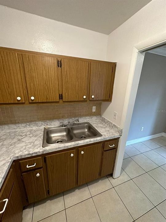 待售: $105,000 (1 贝兹, 1 浴室, 650 平方英尺)