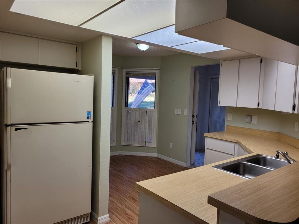 На продажу: $215,000 (2 спален, 2 ванн, 1293 Квадратных фут)