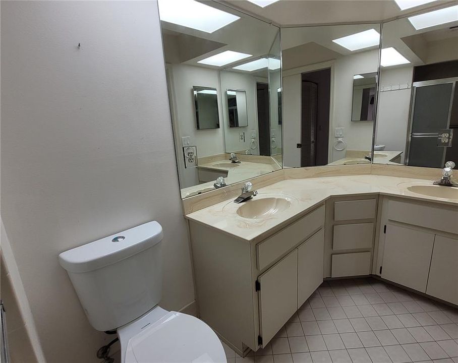 На продажу: $215,000 (2 спален, 2 ванн, 1293 Квадратных фут)