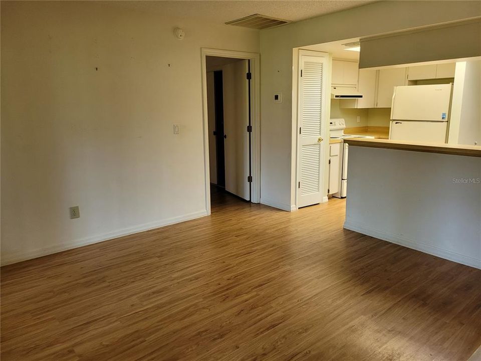 На продажу: $215,000 (2 спален, 2 ванн, 1293 Квадратных фут)