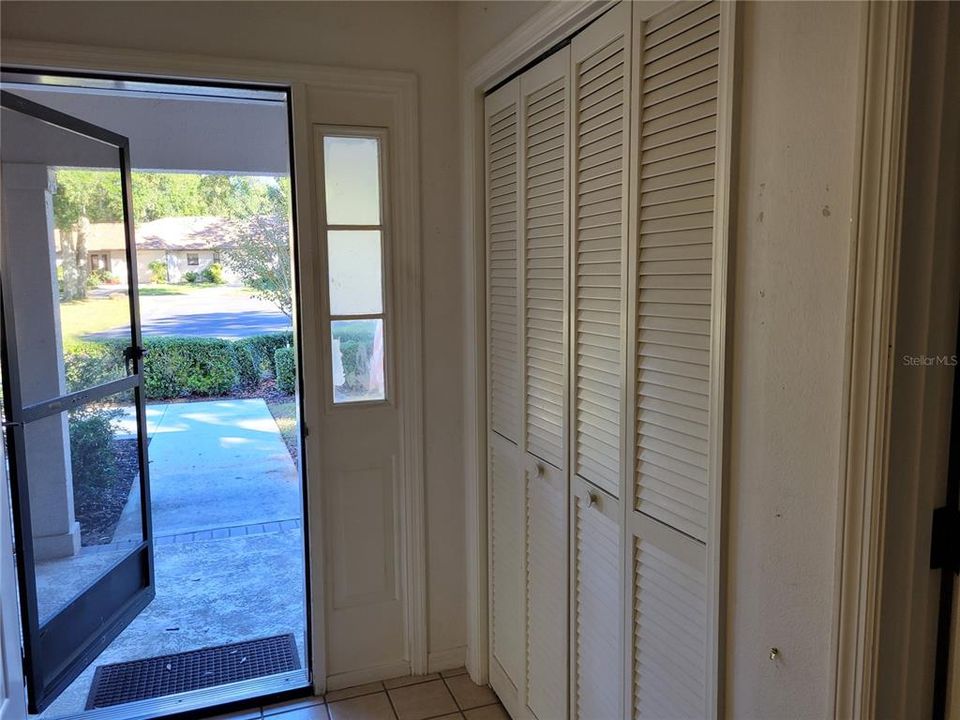 На продажу: $215,000 (2 спален, 2 ванн, 1293 Квадратных фут)